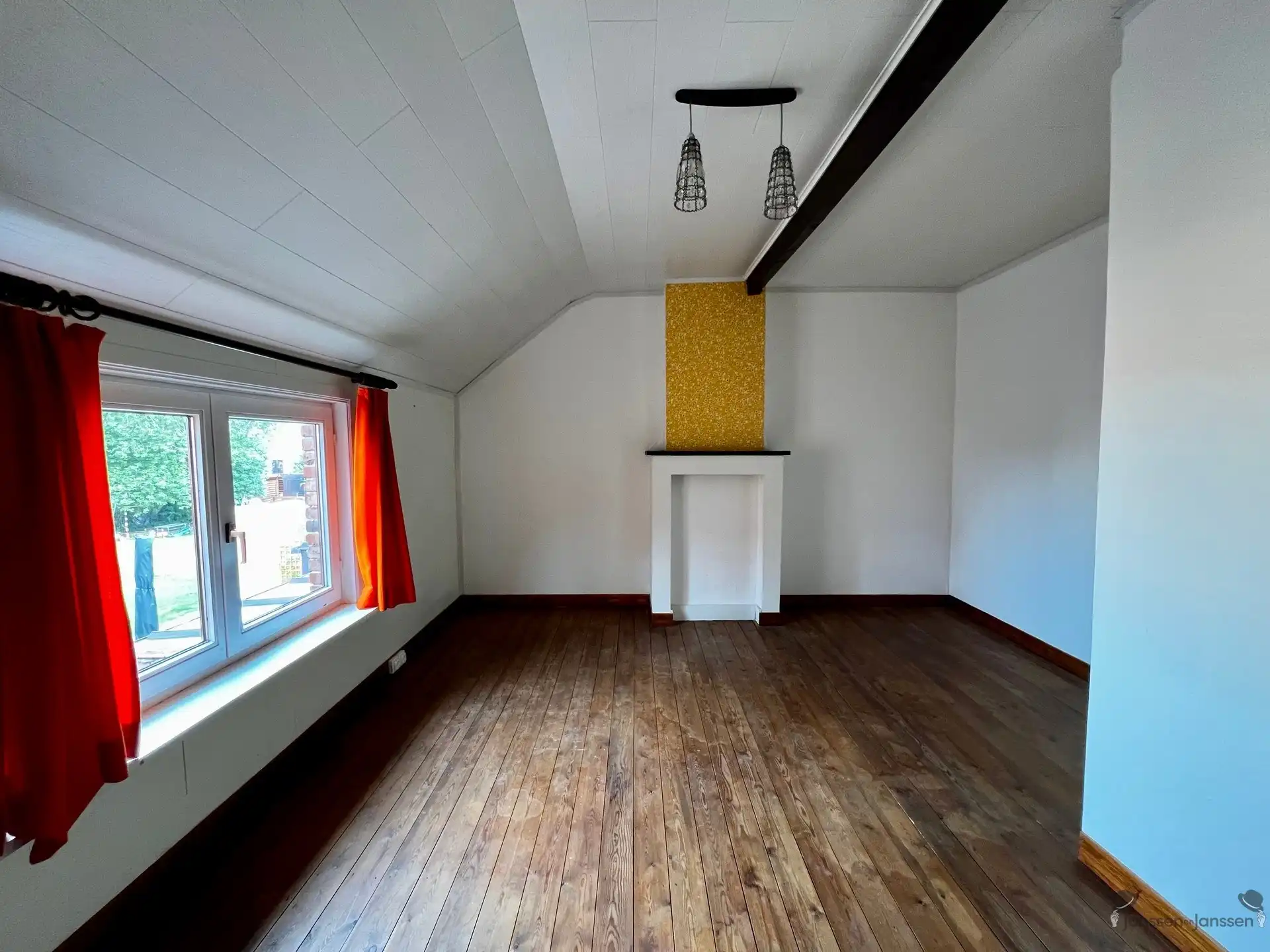 Te renoveren rijwoning met tuin foto 5