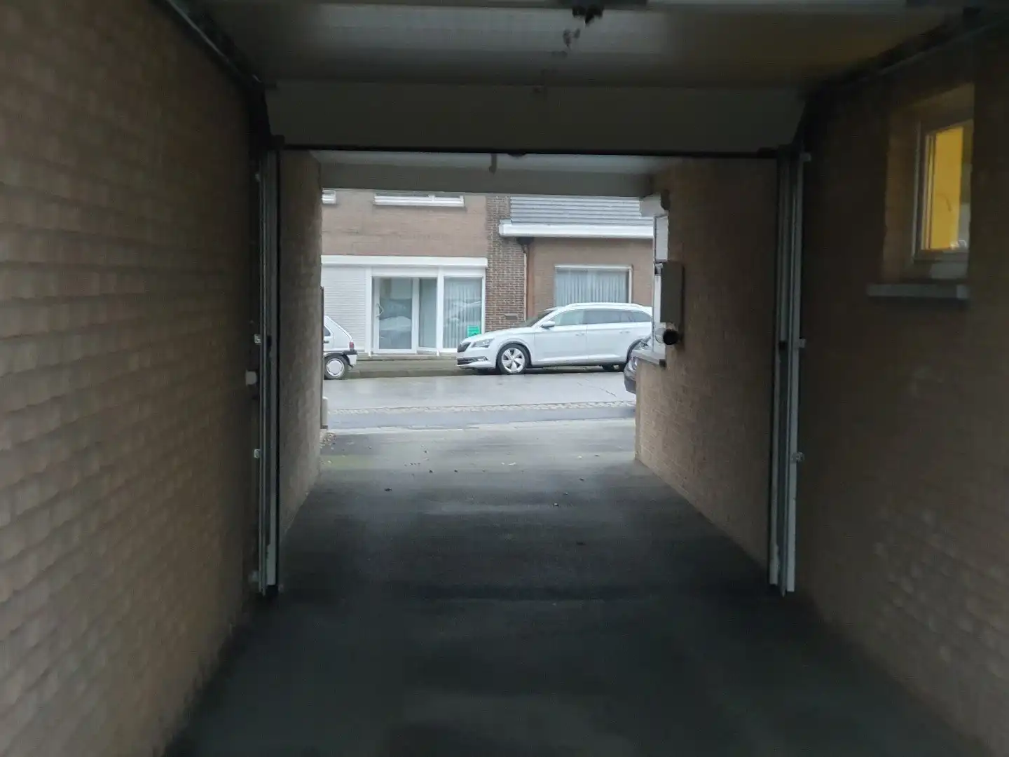 Zonrijk, ruim appartement met 1 slaapkamer en garage! foto 10