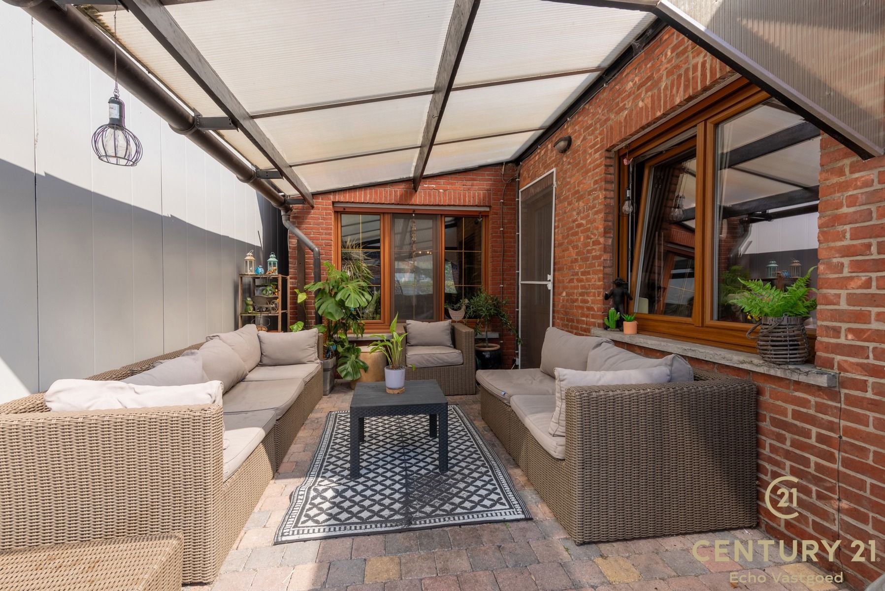 Charmante deels gerenoveerde woning met gezellige tuin foto 2