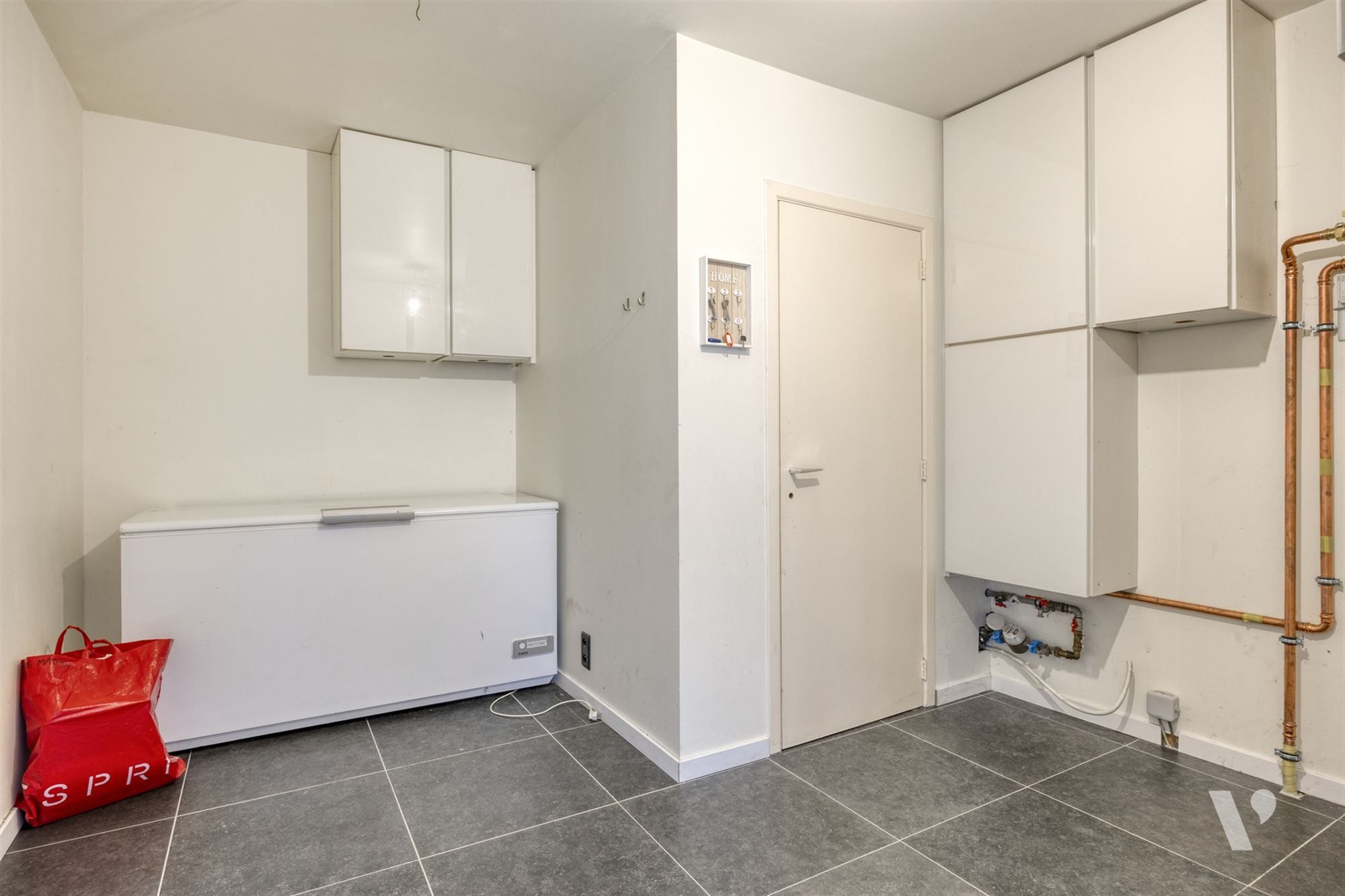 Prachtig gerenoveerde woning (279m²) met zwemvijver foto 6