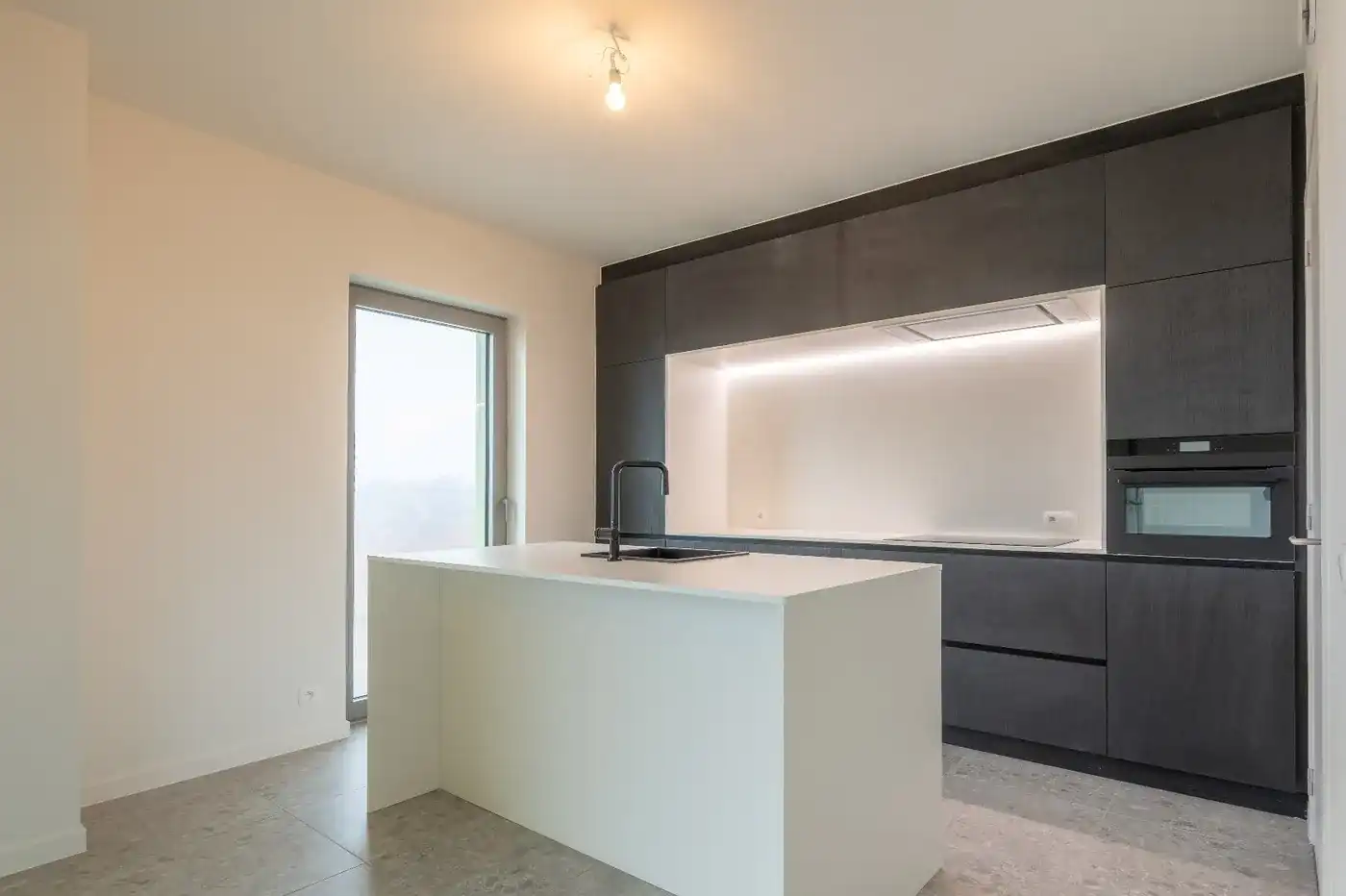Stijlvol 2-slaapkamerappartement in iconische HOOST met westgericht terras foto 5