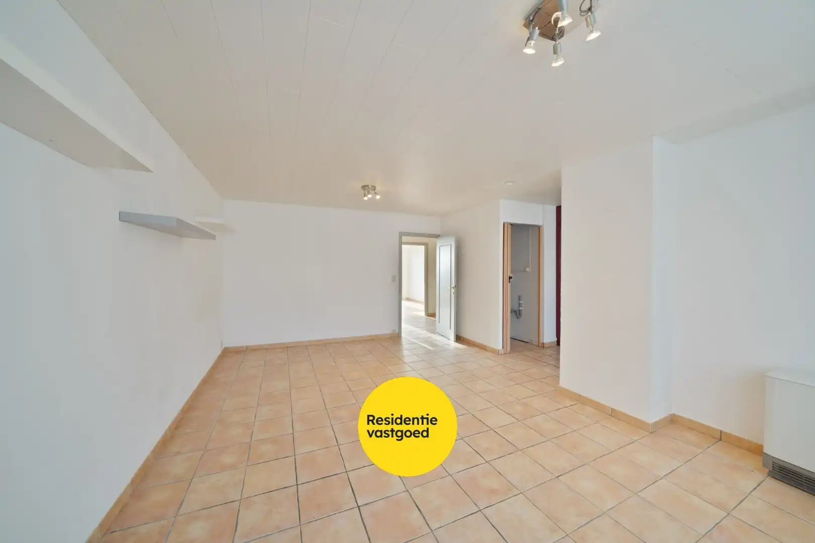 Instapklaar appartement met 2 slaapkamers– op wandelafstand van zee en winkels foto 4