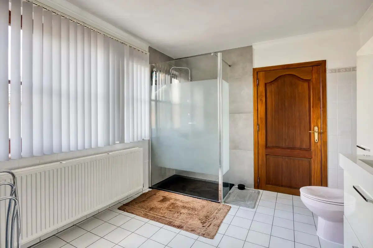 Schitterend gelegen woning met 4 slaapkamers, tuin en garagebox. foto 9
