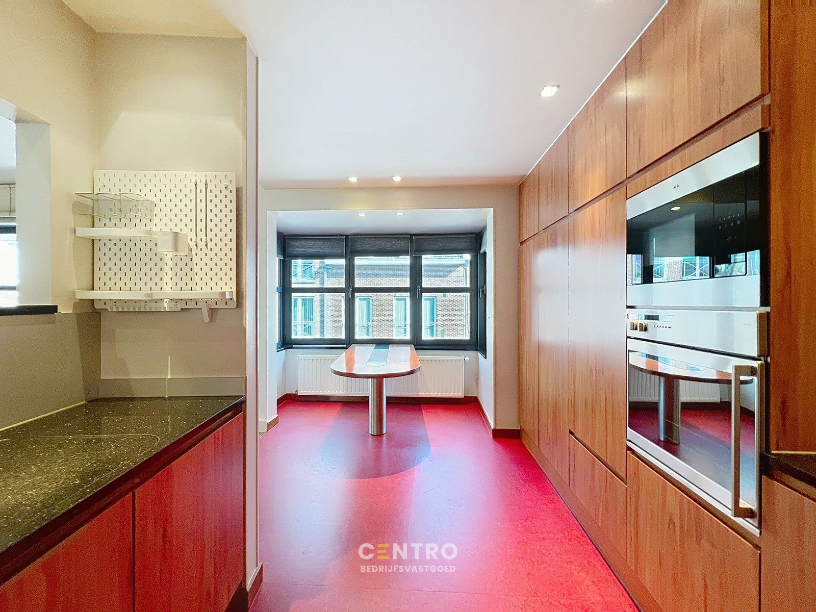 RUIME woning met kantoor/praktijk/winkelruimte van 20m² + ondergrondse GARAGEBOX op COMMERCIËLE ligging te Tielt! foto 19