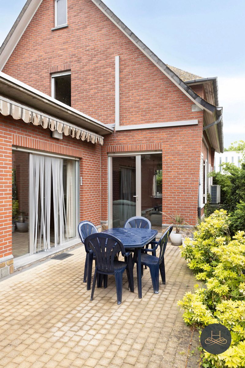Ruime woning in een rustige groene wijk op een groot perceel foto 8