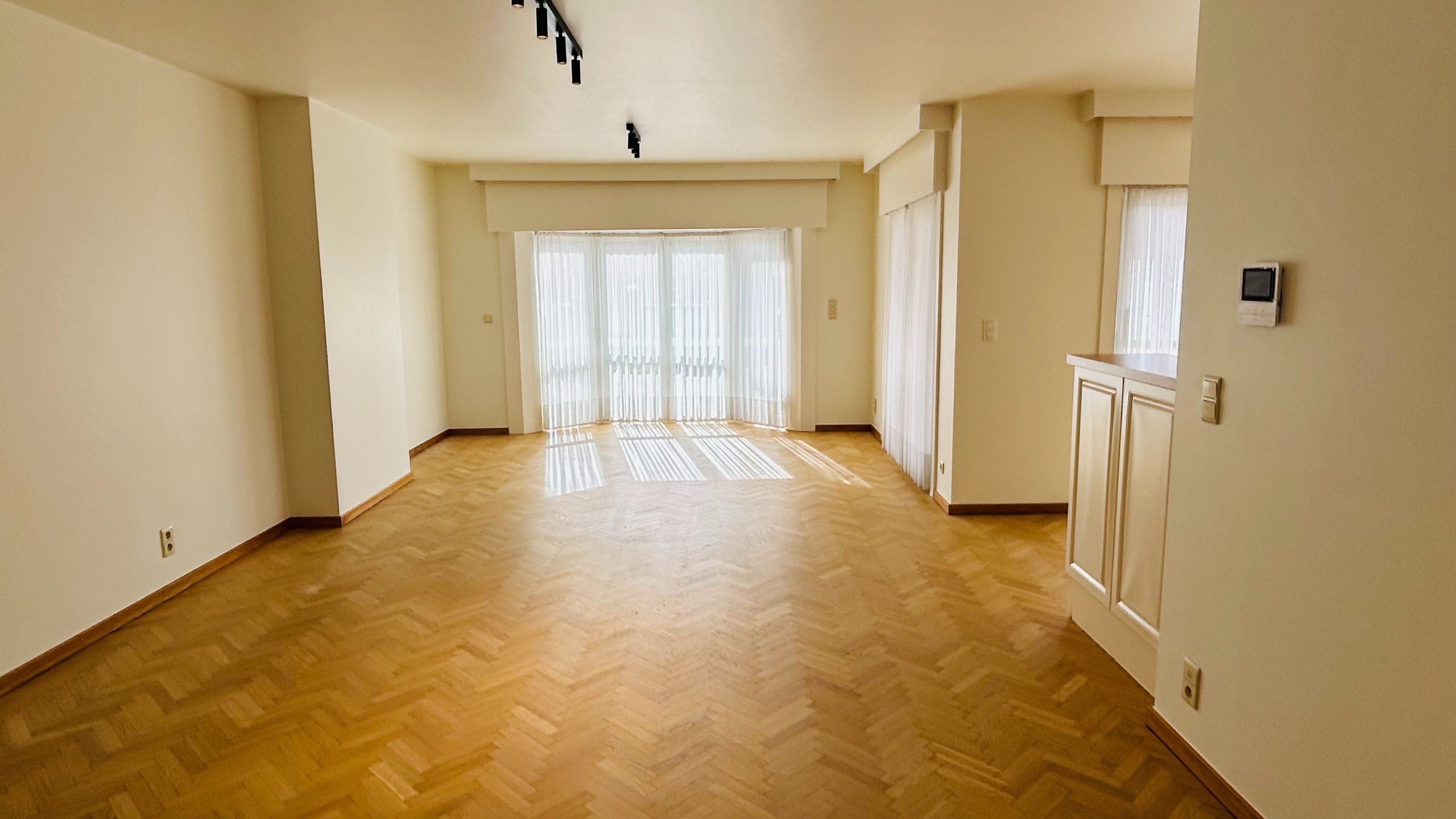 Ruim appartement met: 2 slpks., terras en garage aan de rand van Zwevegem foto 4
