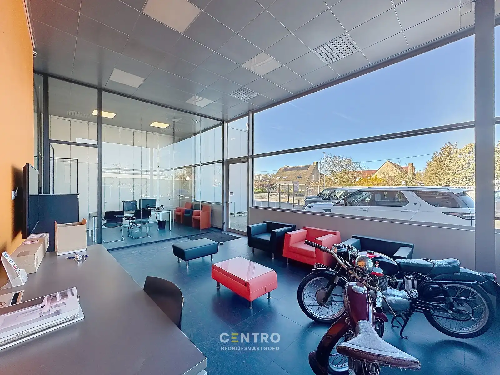 Op Toplocatie: Instapklaar HANDELSPAND bestaande uit MAGAZIJN (440m²) met BURELEN/TOONZAAL (85m²) en verhard terrein voor -en achter het gebouw! foto 7