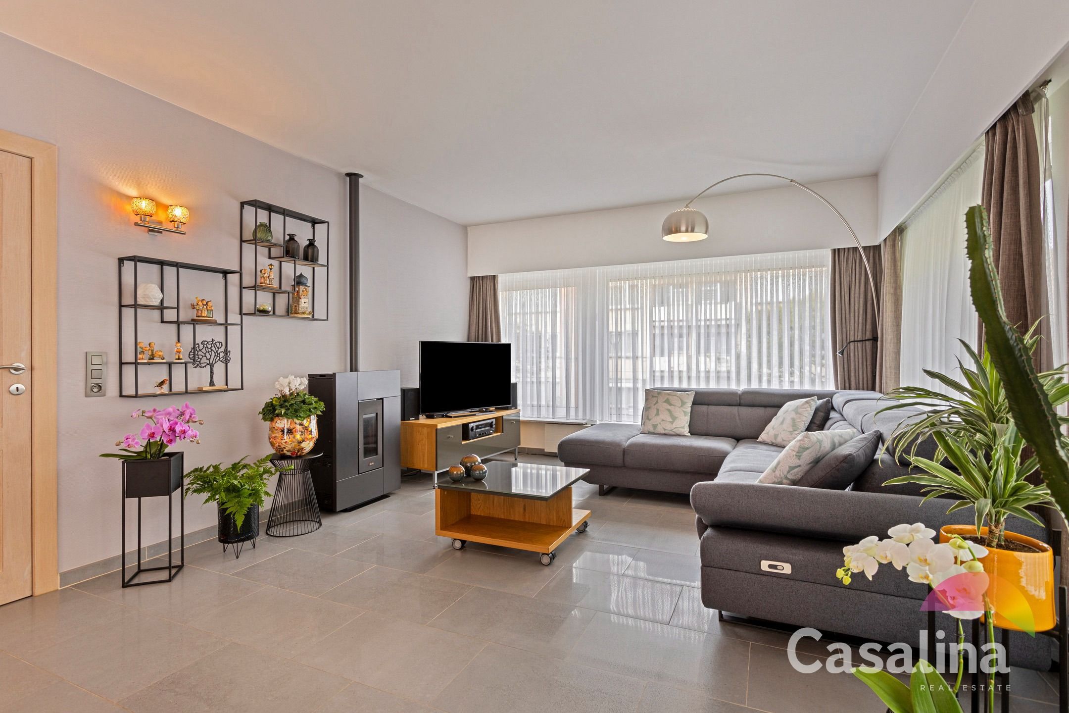 Prachtige, zeer goed onderhouden 3-gevel BEL-ETAGE woning foto 3