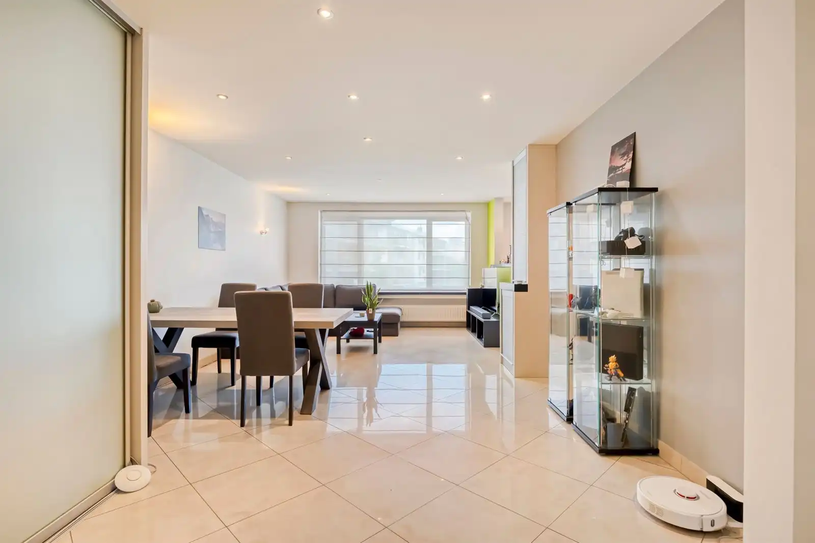 Instapklaar 2-slpk appartement met parking! foto 3