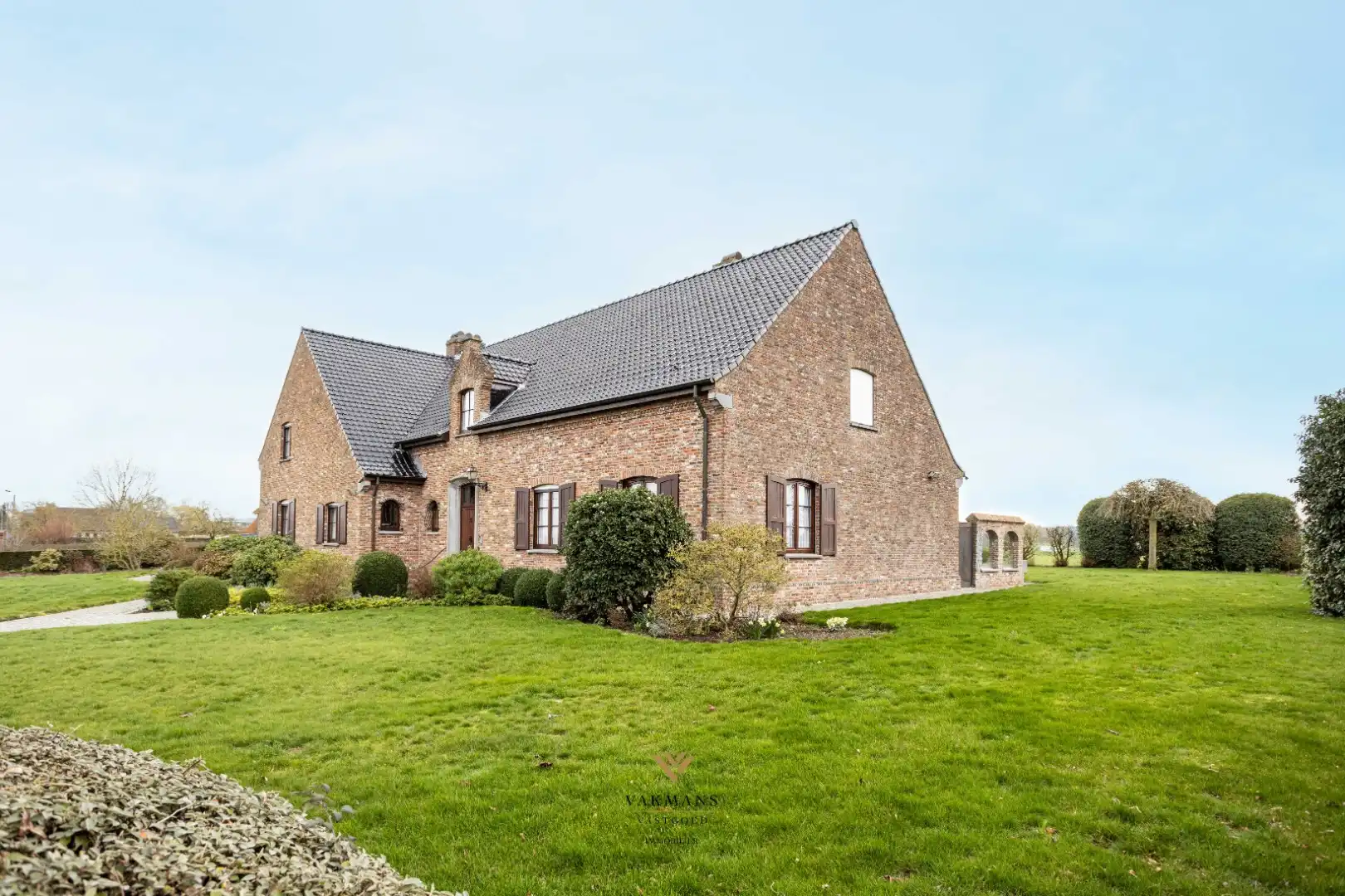 Elegante villa op 5000 m² op een gegeerde locatie foto 23