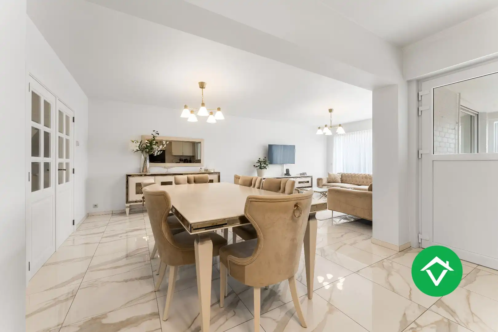 Ruime, instapklare woning met 5 slaapkamers, tuin en garage te Roeselare foto 5