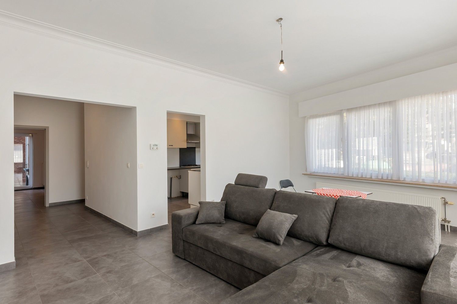 Gerenoveerd gelijkvloersappartement met twee slaapkamers. foto 8