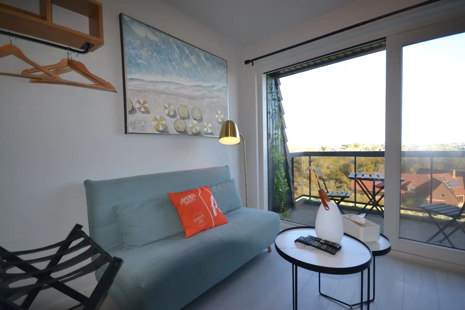 Zonnige studio met vrij uitzicht  en op  enkele stappen van de zee. foto 2