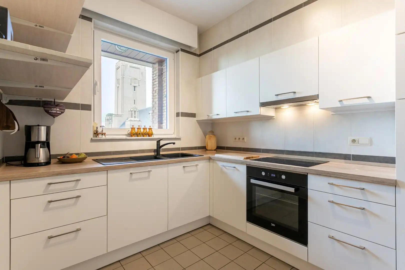 Instapklaar en energiezuinig penthouse  3 slpks., 2 badk., kelder en 2 autostpl. foto 6