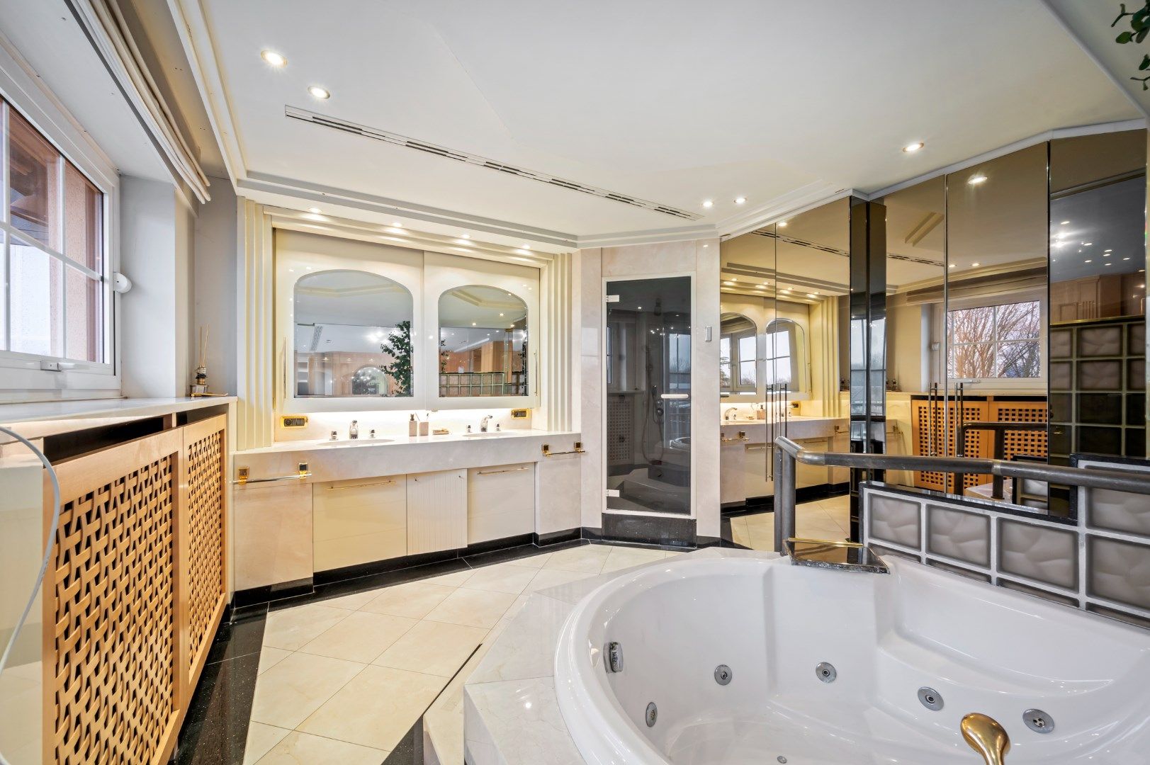 GEBOUW OP 2588M² MET 447M² BEW. OPP., 5 SLPKS, 3 BADKAMERS EN 3 GARAGES AAN DE LEIE foto 21
