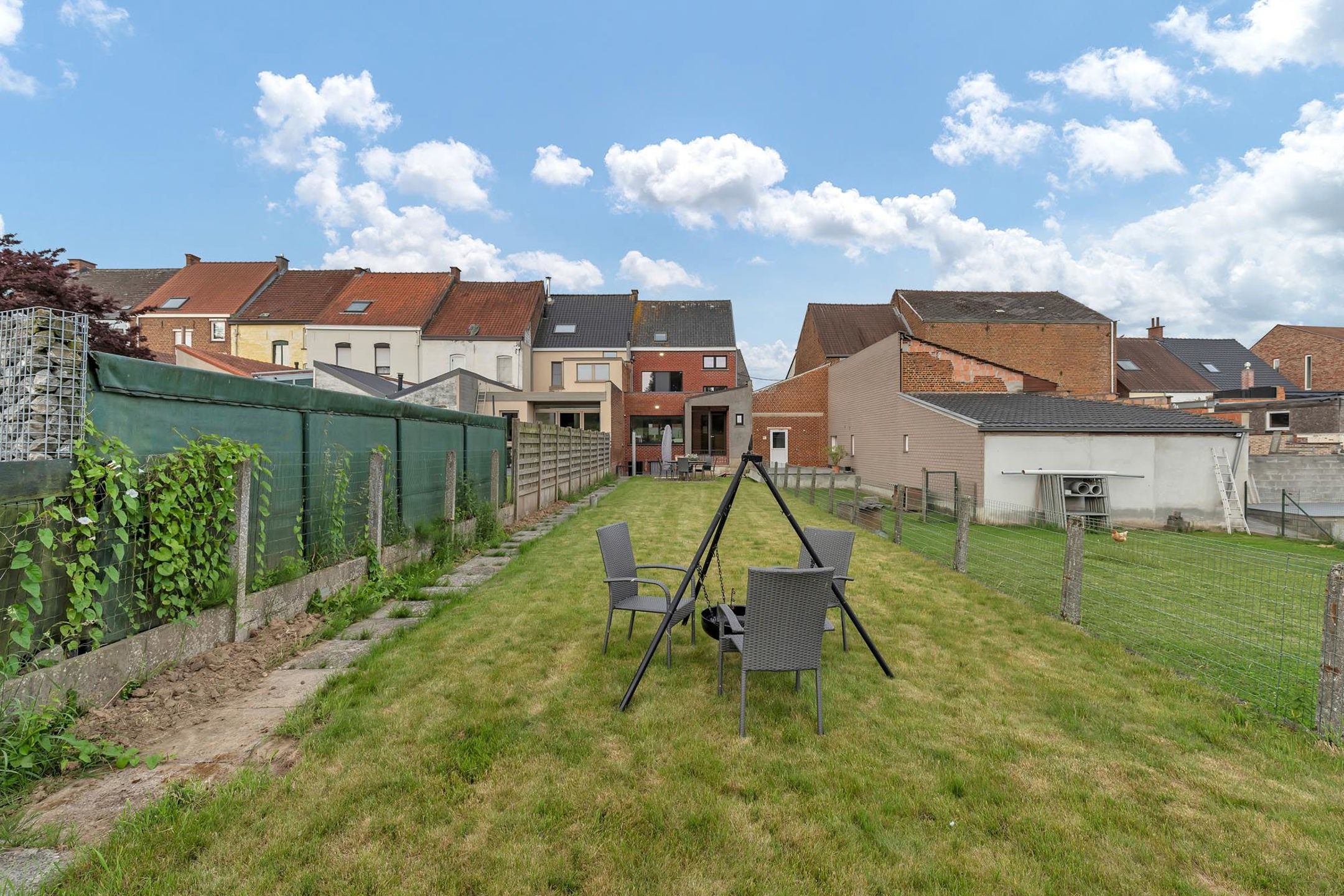Gerenoveerde woning met 4 slaapkamers en 2 badkamers.  foto 22