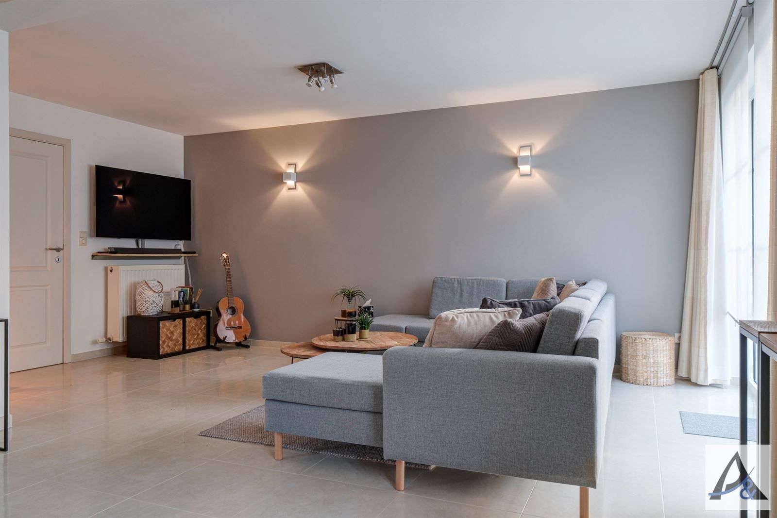 Ruim Gelijkvloers Appartement van 107 m² met twee autostaanplaatsen foto 4