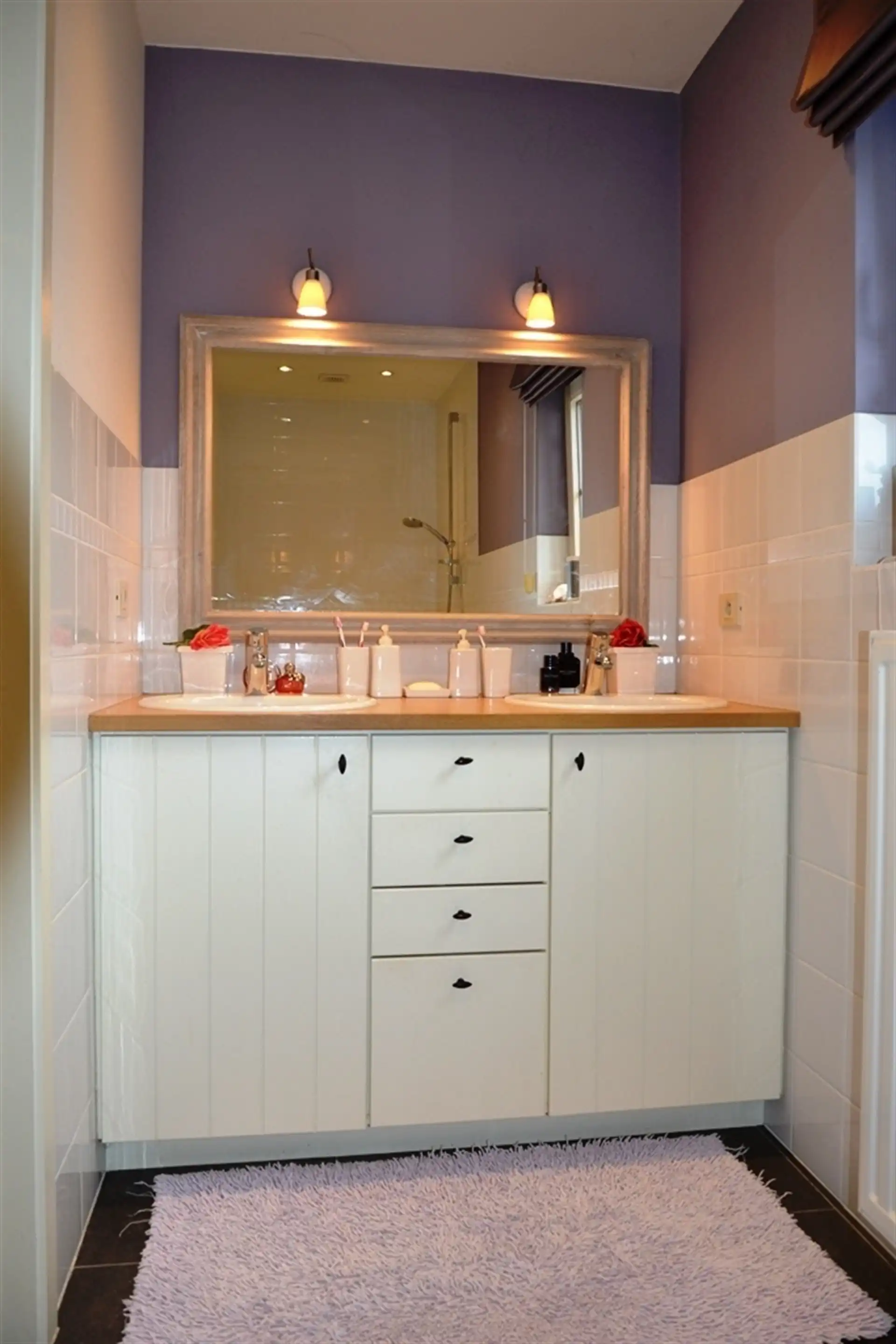 Mooi gelegen lichtrijke woning met terras en voortuintje. foto 15