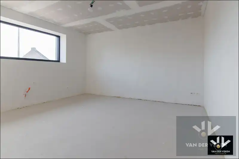 TOTAAL VERNIEUWDE WONING - ENKEL NOG AFWERKEN NAAR EIGEN SMAAK EN INZICHT foto 10