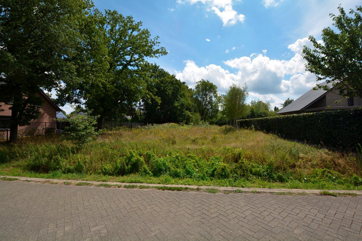 BOUWGROND 783 m² VOOR OPEN BEBOUWING! foto {{pictureIndex}}