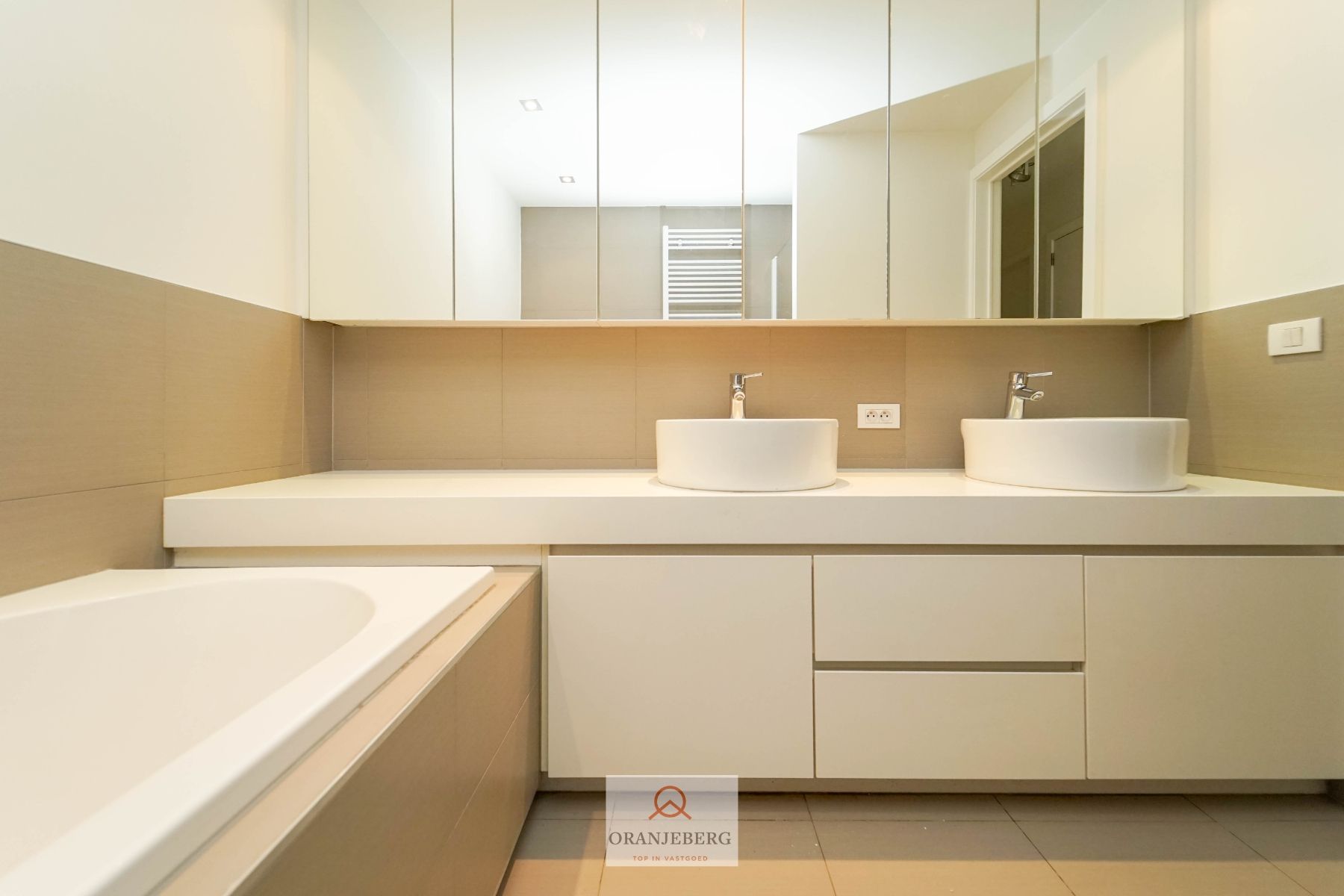 Instapklaar gelijkvloers 2 slpk appartement met tuin foto 10
