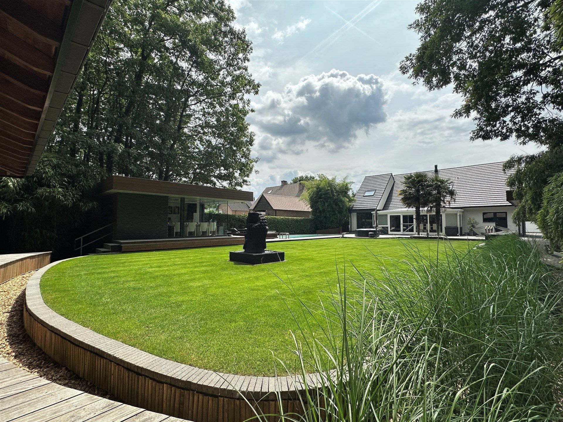 Villa met prachtige tuin, zwembad en bijgebouwen op 2.063m². foto 13