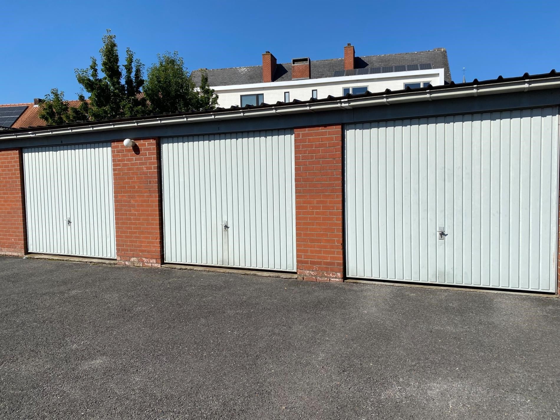Afgesloten garage te huur in het centrum van Kortemark foto 2