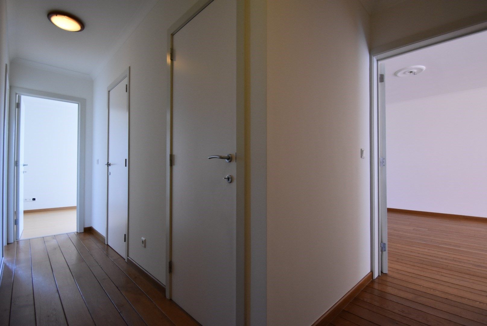Degelijk 2-slaapkamer appartement met autostandplaats + in hartje Bilzen foto 5
