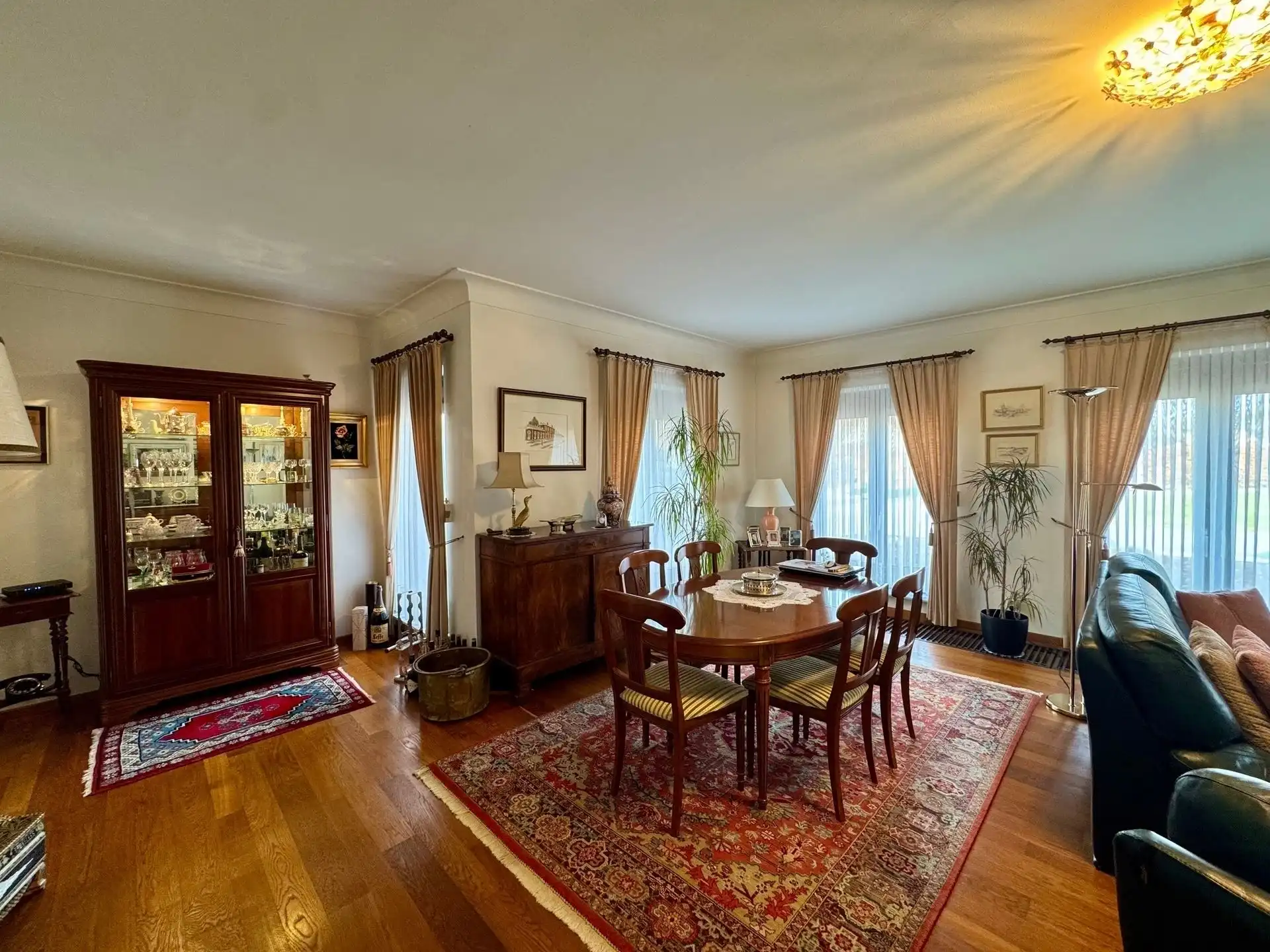 Halfopen bebouwing in rustige straat te As foto 4