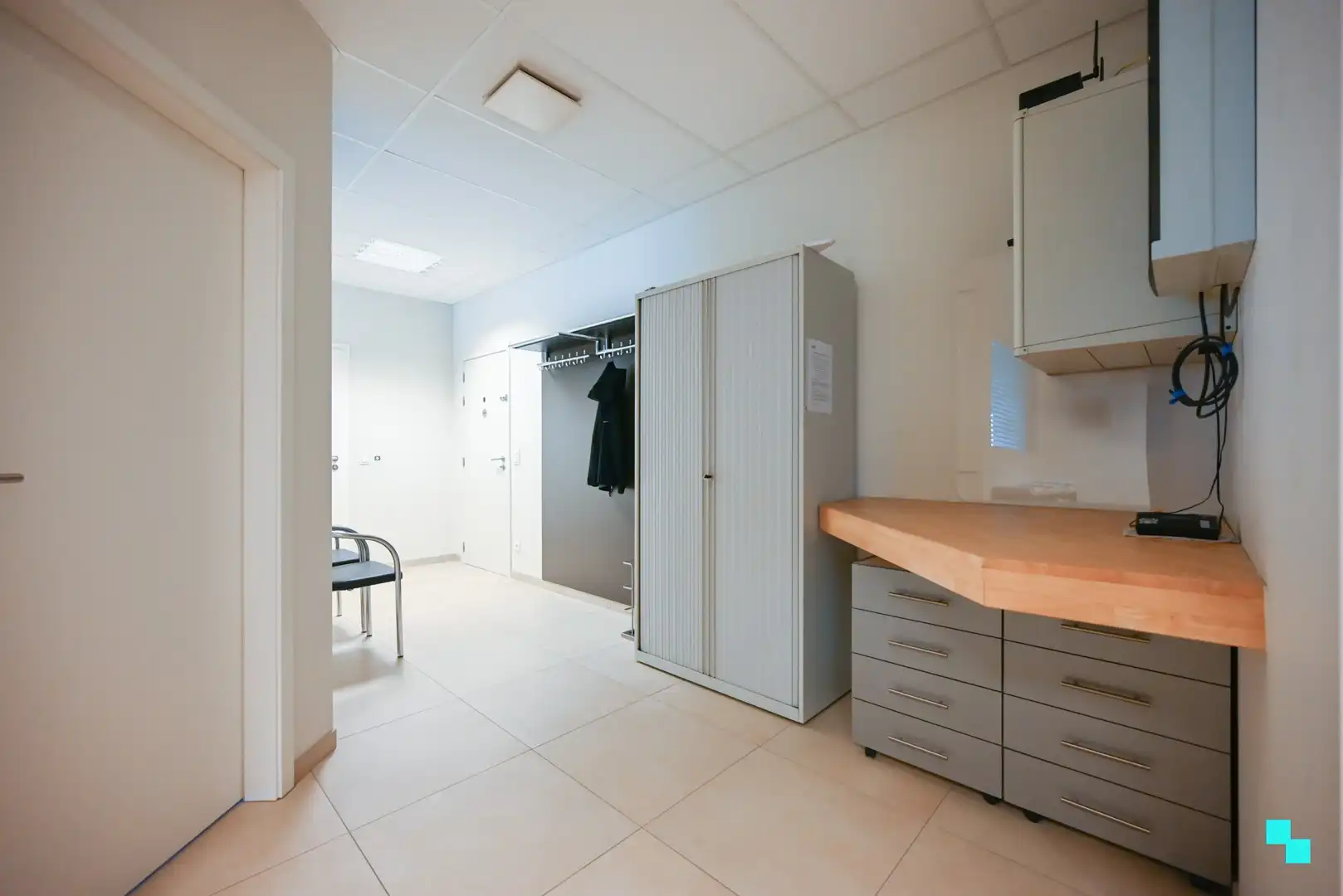 Uiterst commercieel en vlot bereikbaar handelspand (340 m²) te Izegem foto 26