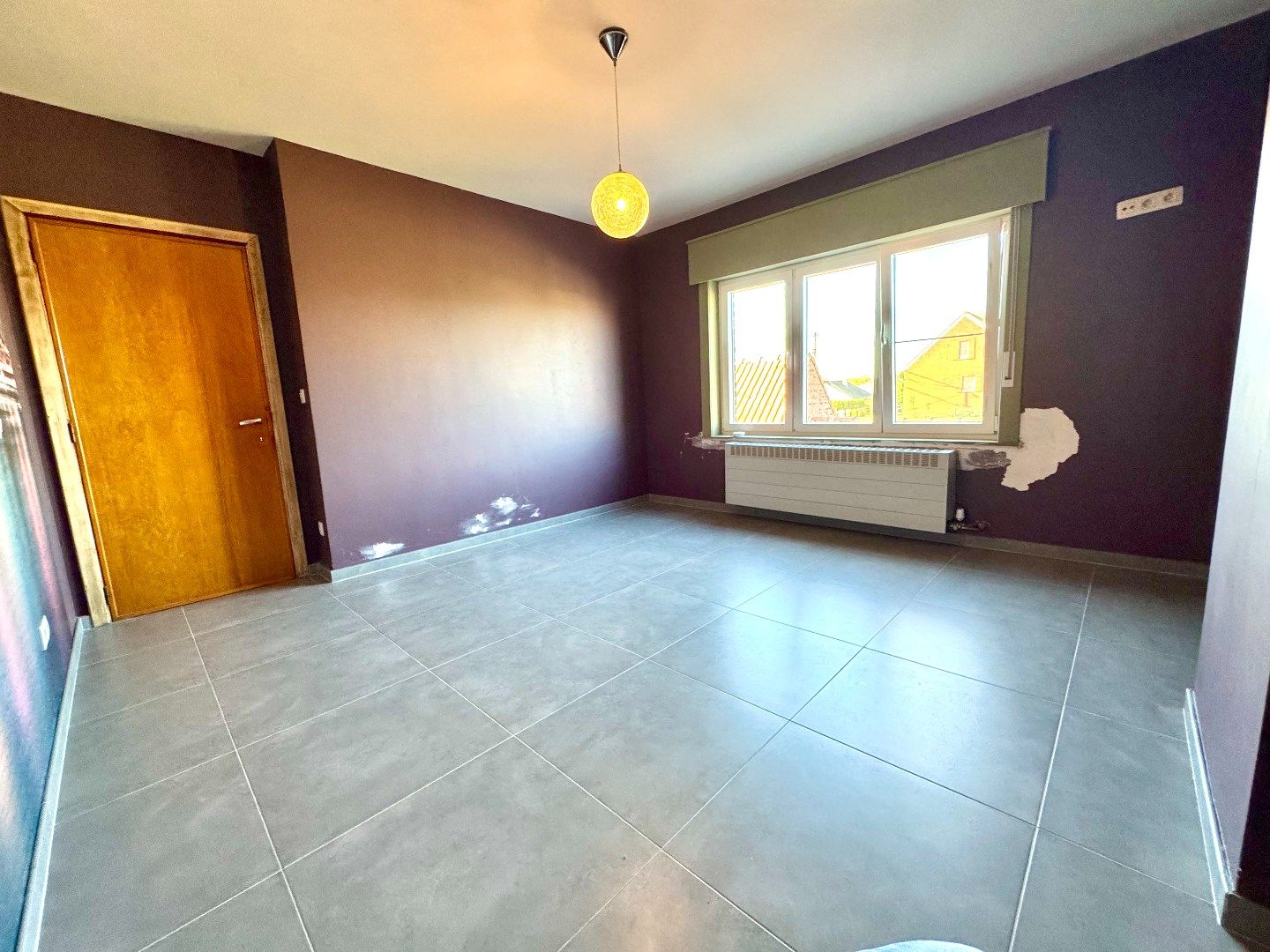 HALFOPEN WONING MET 3 SLPKS, GARAGE EN RUIME TUIN foto 8