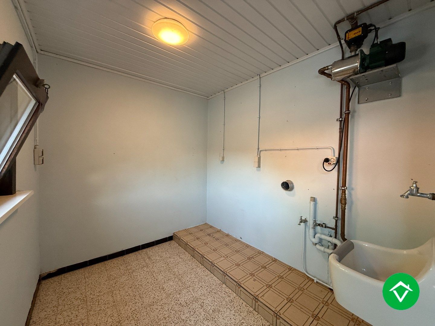 Ruime woning met 5 slaapkamers te Zwevezele  foto 7