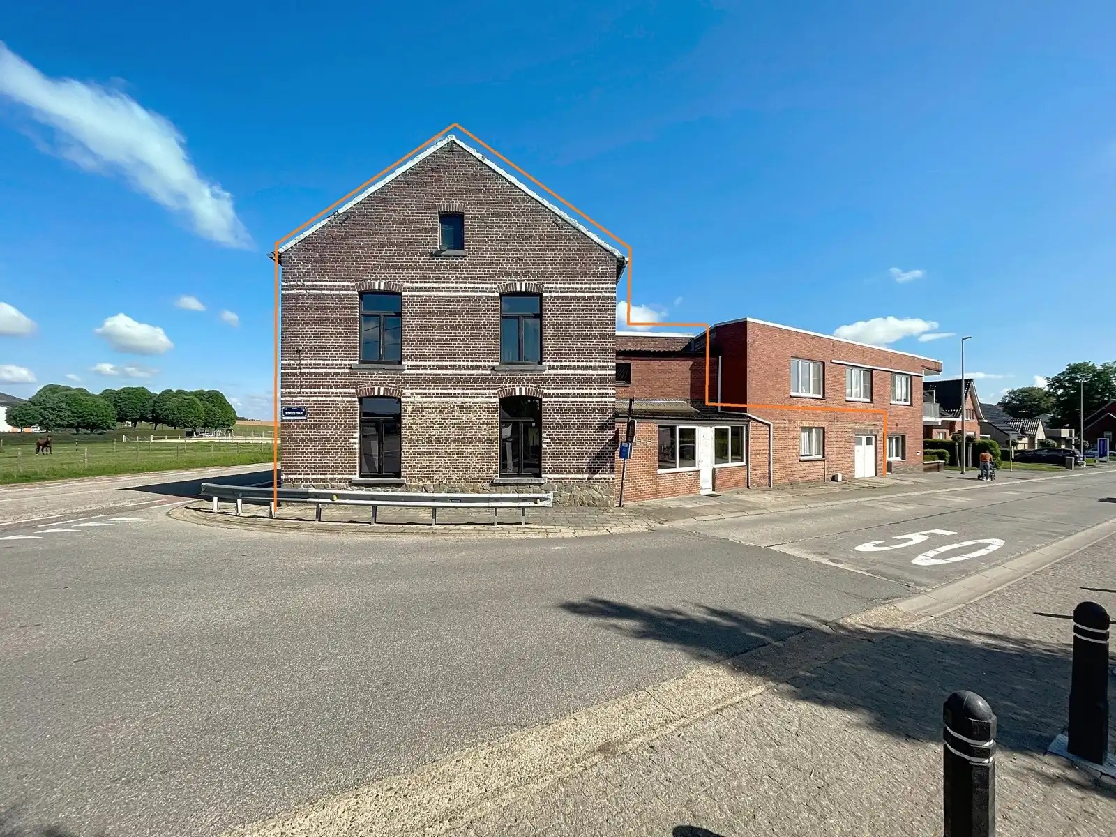 te renoveren huis met 3slps, pol. ruimte en mog. tot handel foto 2