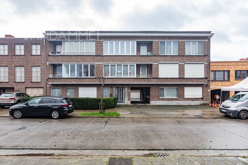 Residentieel, centraal gelegen, te moderniseren 2- slaapkamer-appartement met terras, ruime garage en kelder. foto 11