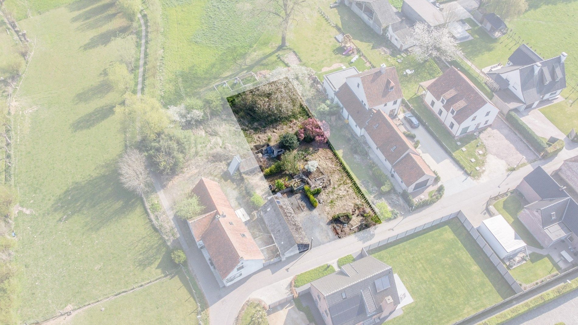 Uniek gelegen bouwgrond in het landelijke Huise foto 2