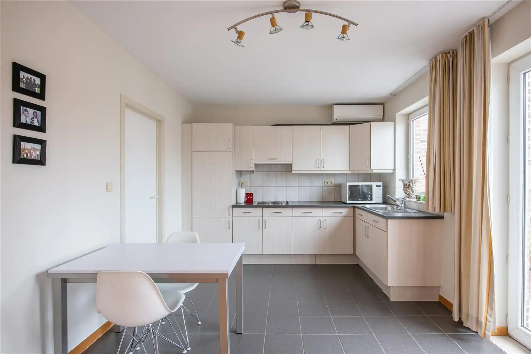 Ruim 2-slaapkamerappartement vlakbij Maastricht foto 2
