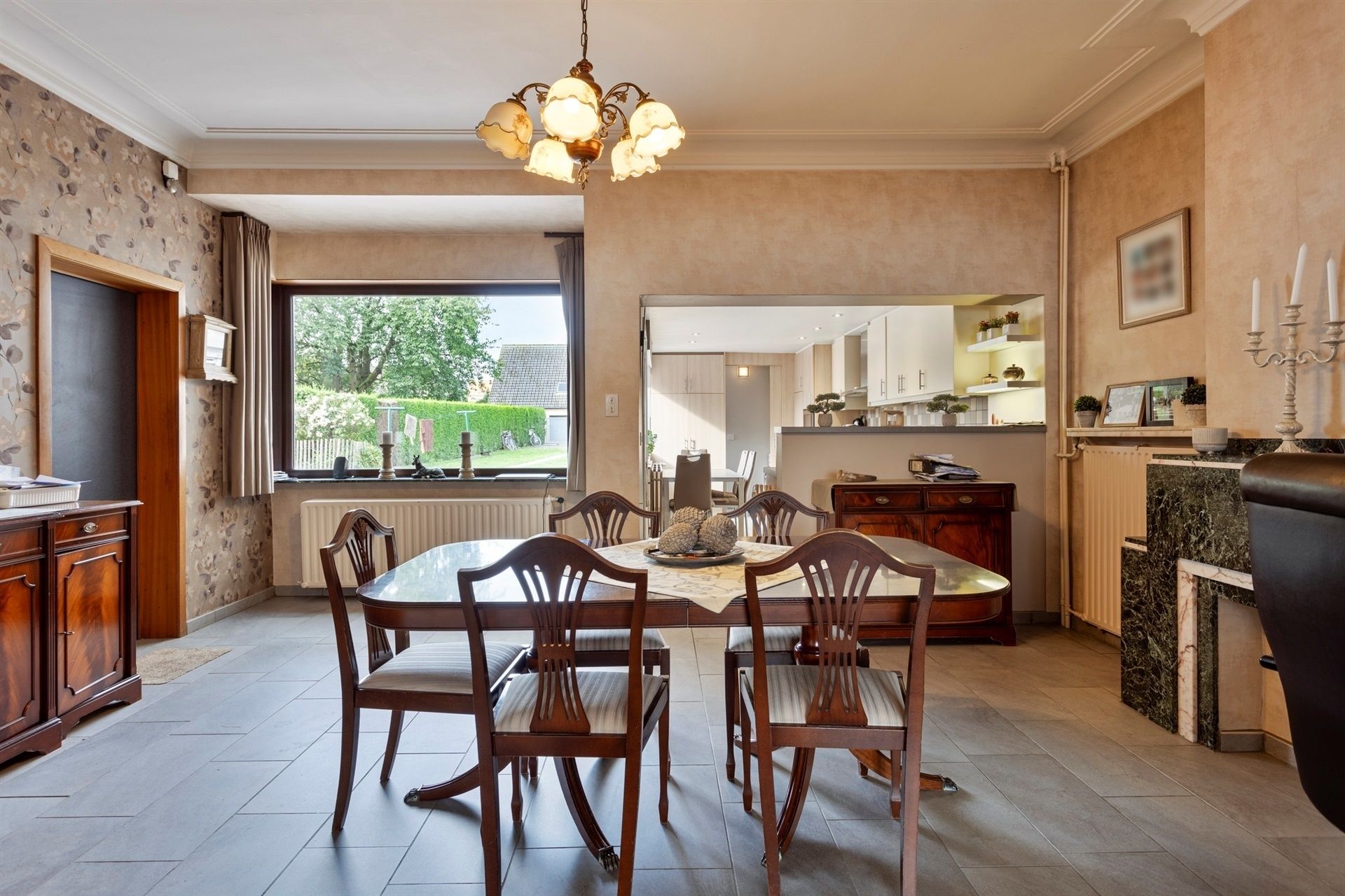 Woning met handelsruimte op commerciële topligging te Mazenzele foto 3