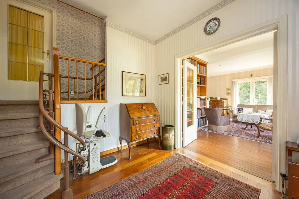Klassieke te renoveren villa op een mooi hoekperceel in wijk "Hertebos" foto 9