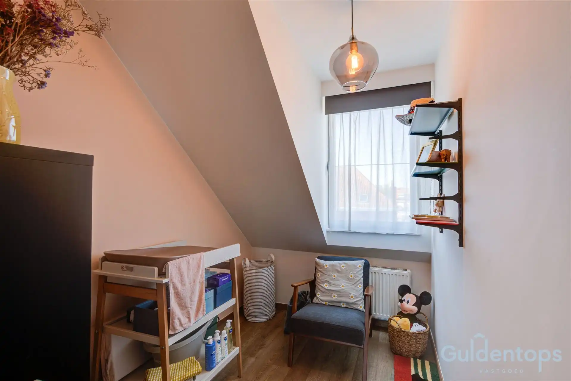 Knappe woning op topligging naast park foto 15