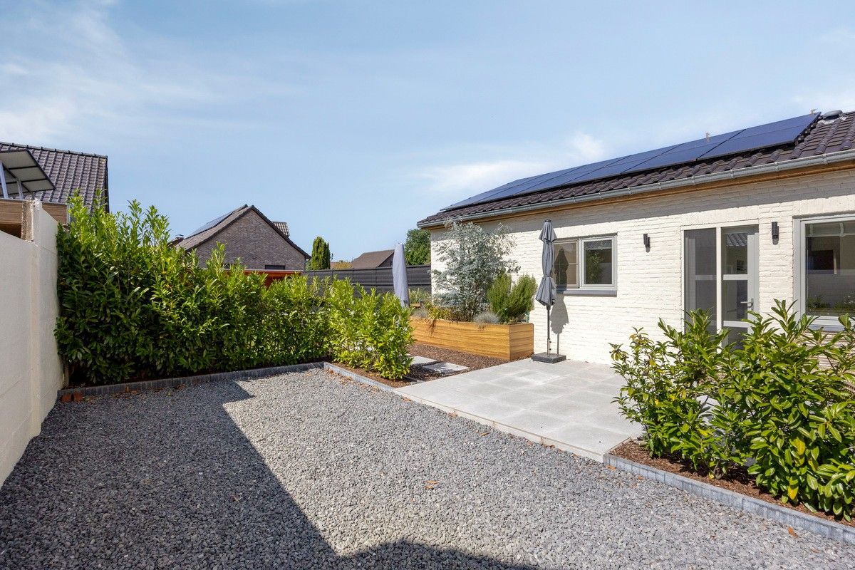 Instapklare, smaakvol gerenoveerde woning op een steenworp van het centrum van Lanaken. foto 32
