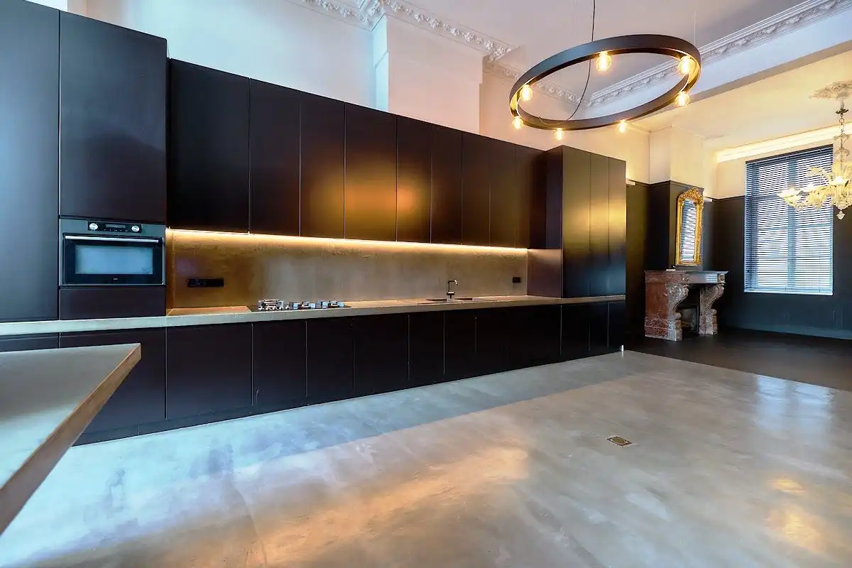 Exceptioneel en luxueus gerenoveerd 19e eeuws appartement midden in de binnenstad. foto 2