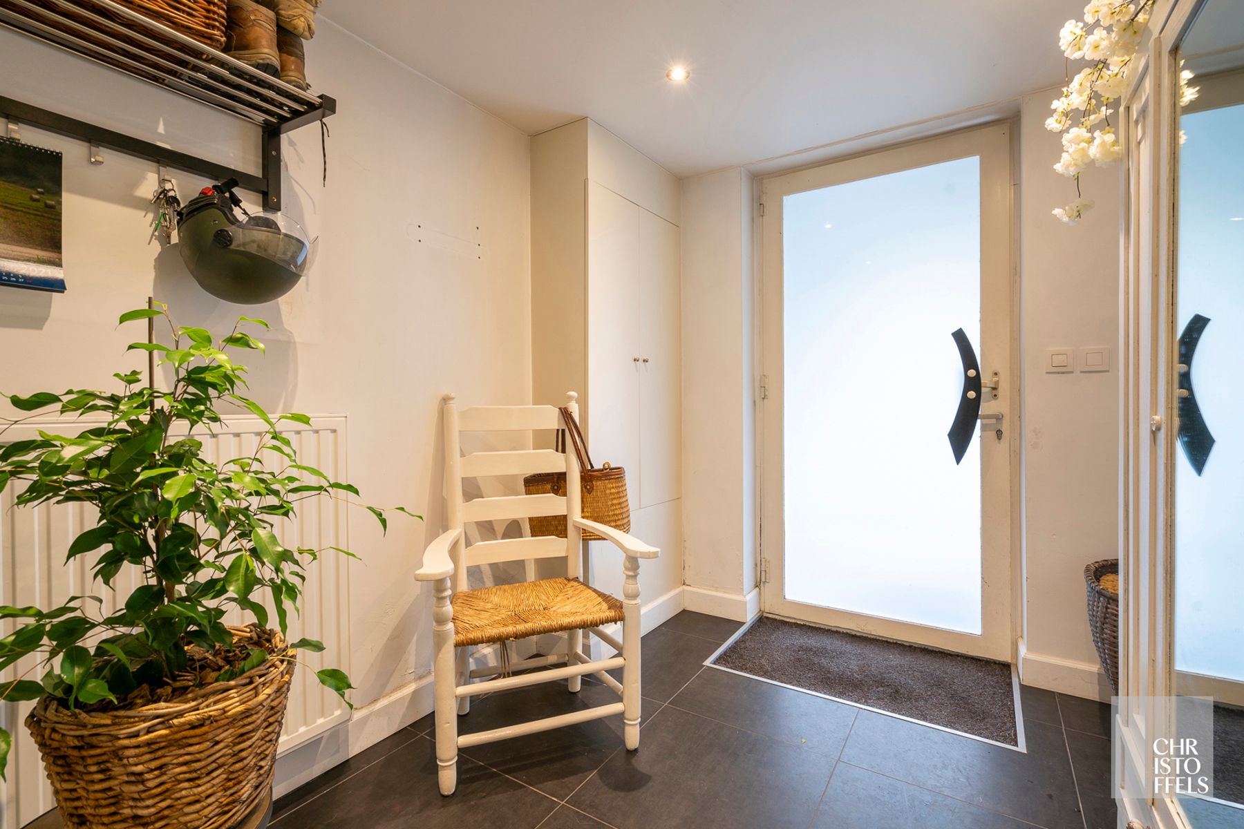 Charmante  op te frissen villa met oprijlaan, verscholen in het groen op een perceel van 1.694m² foto 13