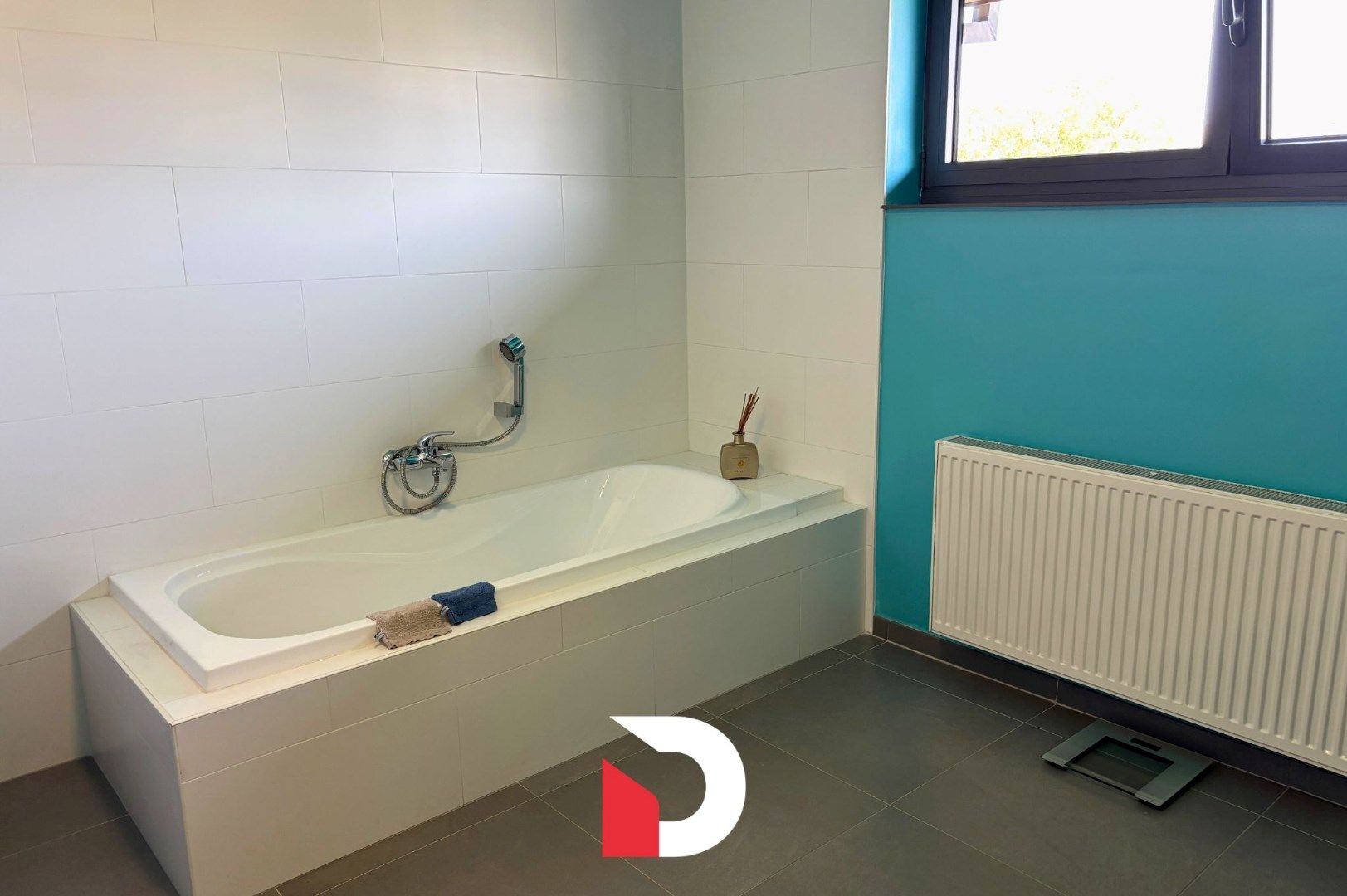 Halfopen woning met 3 slaapkamer, tuin en garage foto 17