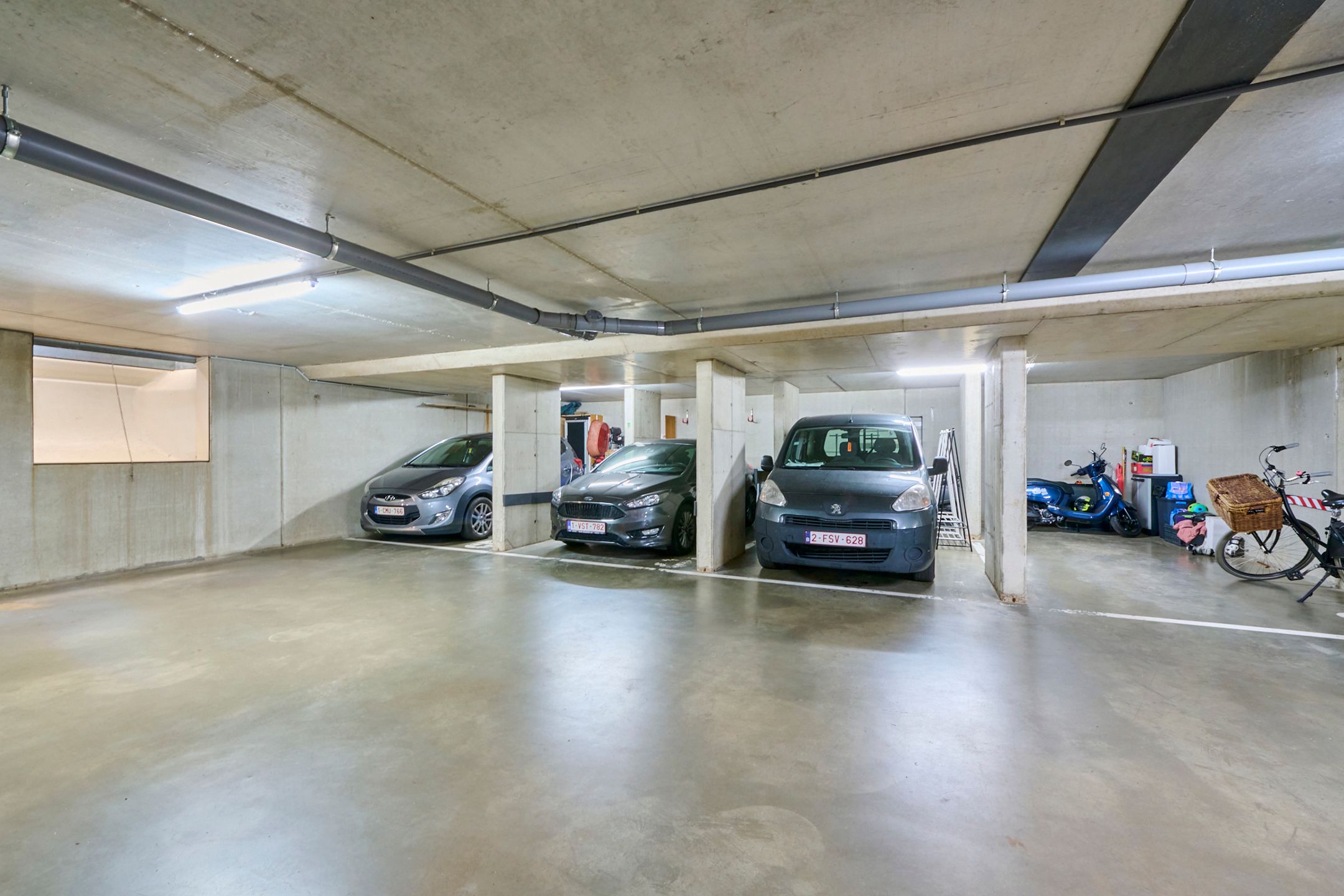 Instapklaar, gelijkvloers appartement met 2 slaapkamers, ruim terras en parking foto 10