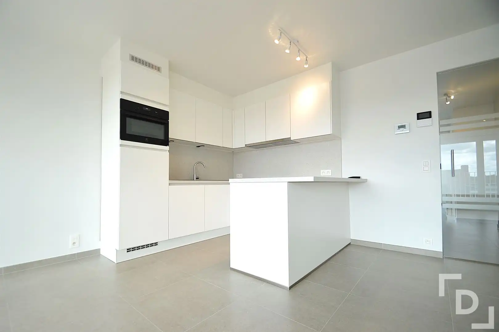 Nieuwbouwappartement met 2 slaapkamers en carport te Ieper foto 3