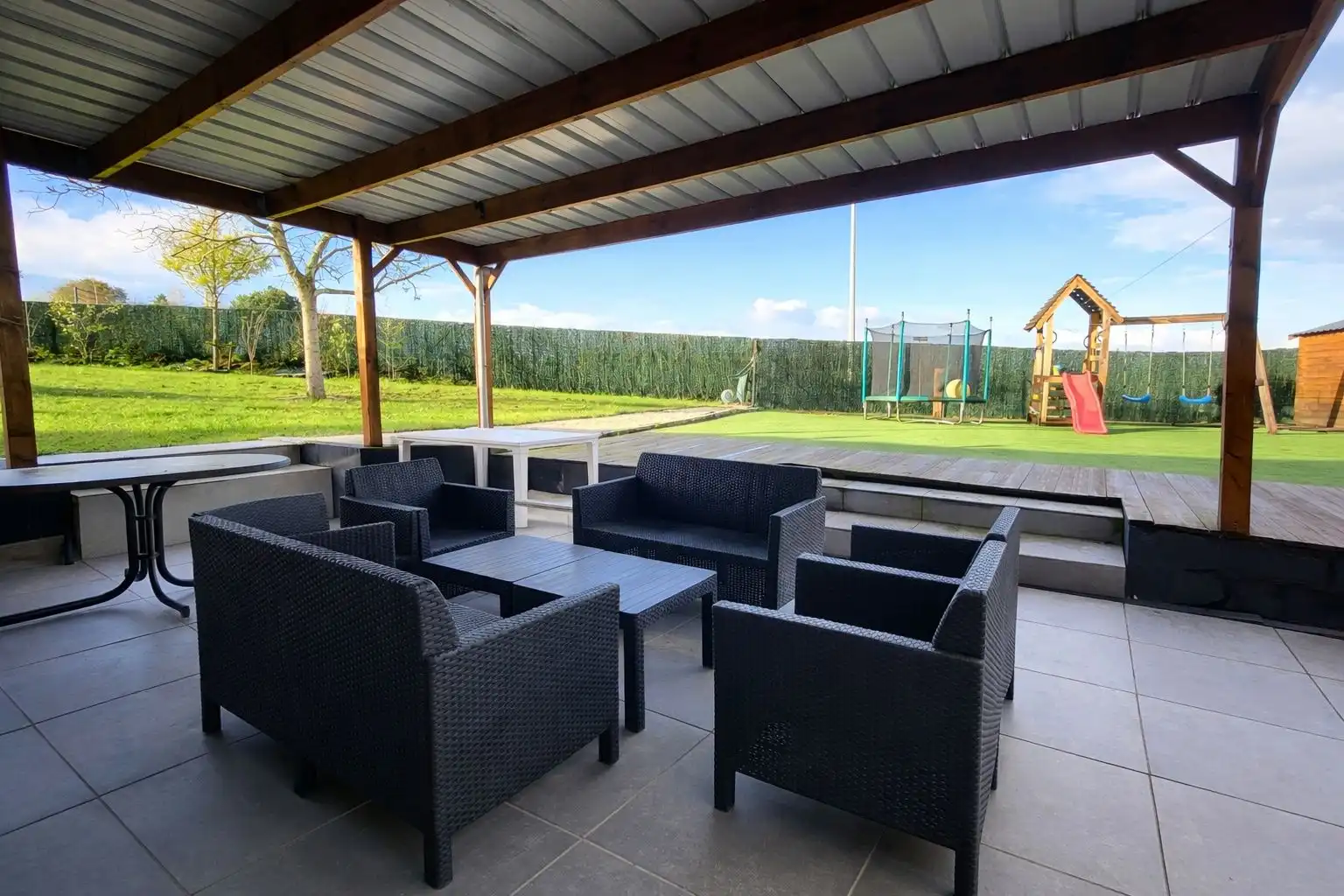 In het landelijke Roborst, een deelgemeente van Zwalm in de prachtige Vlaamse Ardennen, bevindt zich deze ruime en volledig gerenoveerde woning op een perceel van 1.143 m². foto 8
