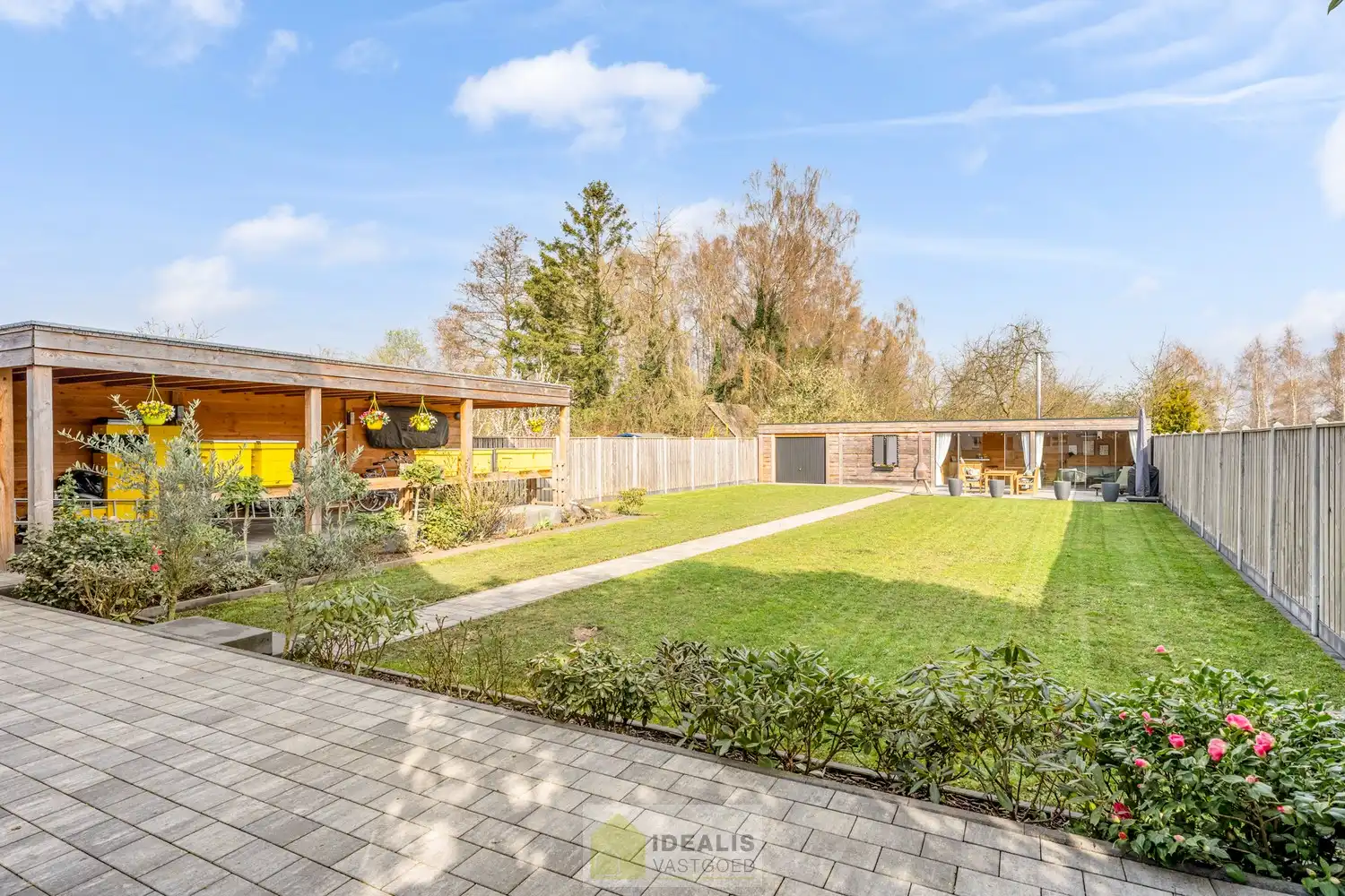 Recent gerenoveerde en perfect onderhouden eengezinswoning met lichtrijke leefruimte, praktisch uitgeruste keuken, 3 slaapkamers, knappe badkamer en knap bijgebouw! foto 39