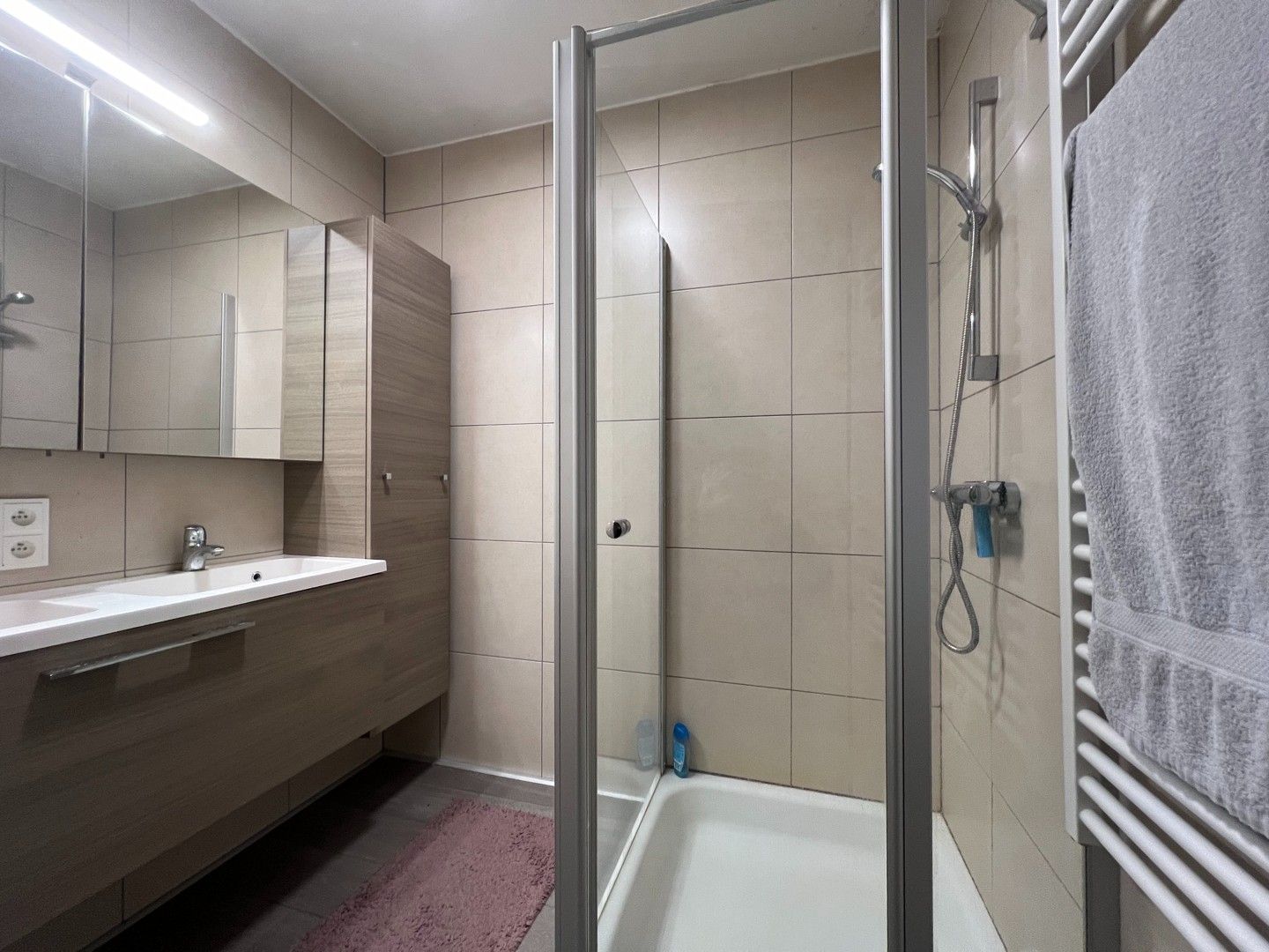 Gemeubeld appartement + autostaanplaats inbegrepen op toplocatie foto 11