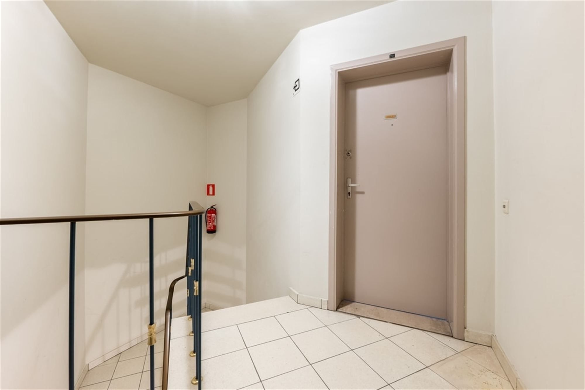 KNAP APPARTEMENT MET 2 SLKS EN PARKEERPLAATS VLAKBIJ HET CENTRUM VAN SINT-TRUIDEN  foto 31