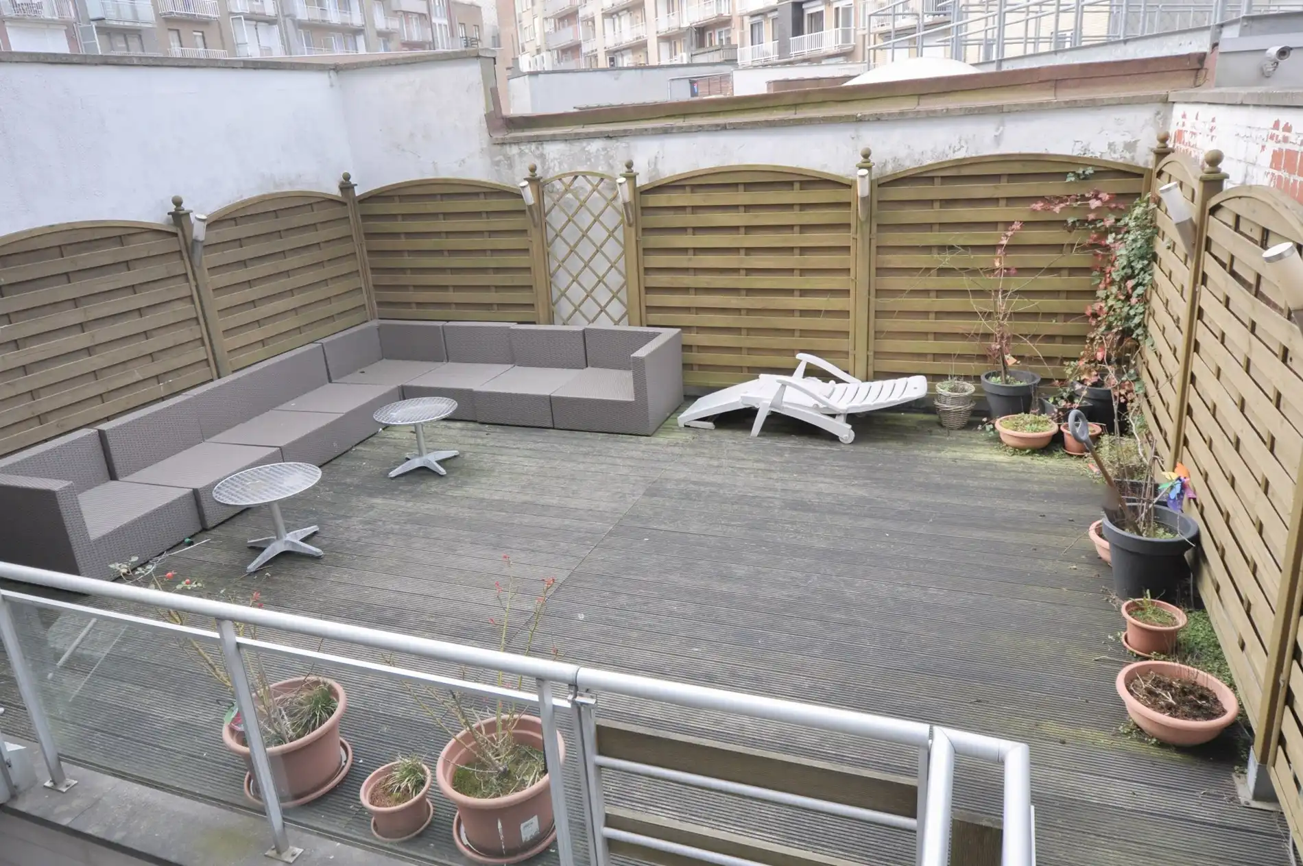 Lichtrijk appartement met een ruim zuidwest gericht terras gelegen nabij het commercieel centrum en het strand. foto 20